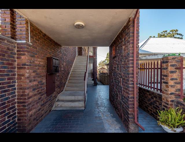 12 BEDROOM APARTMENT BLOCK FOR SALE IN ROSETTENVILLE